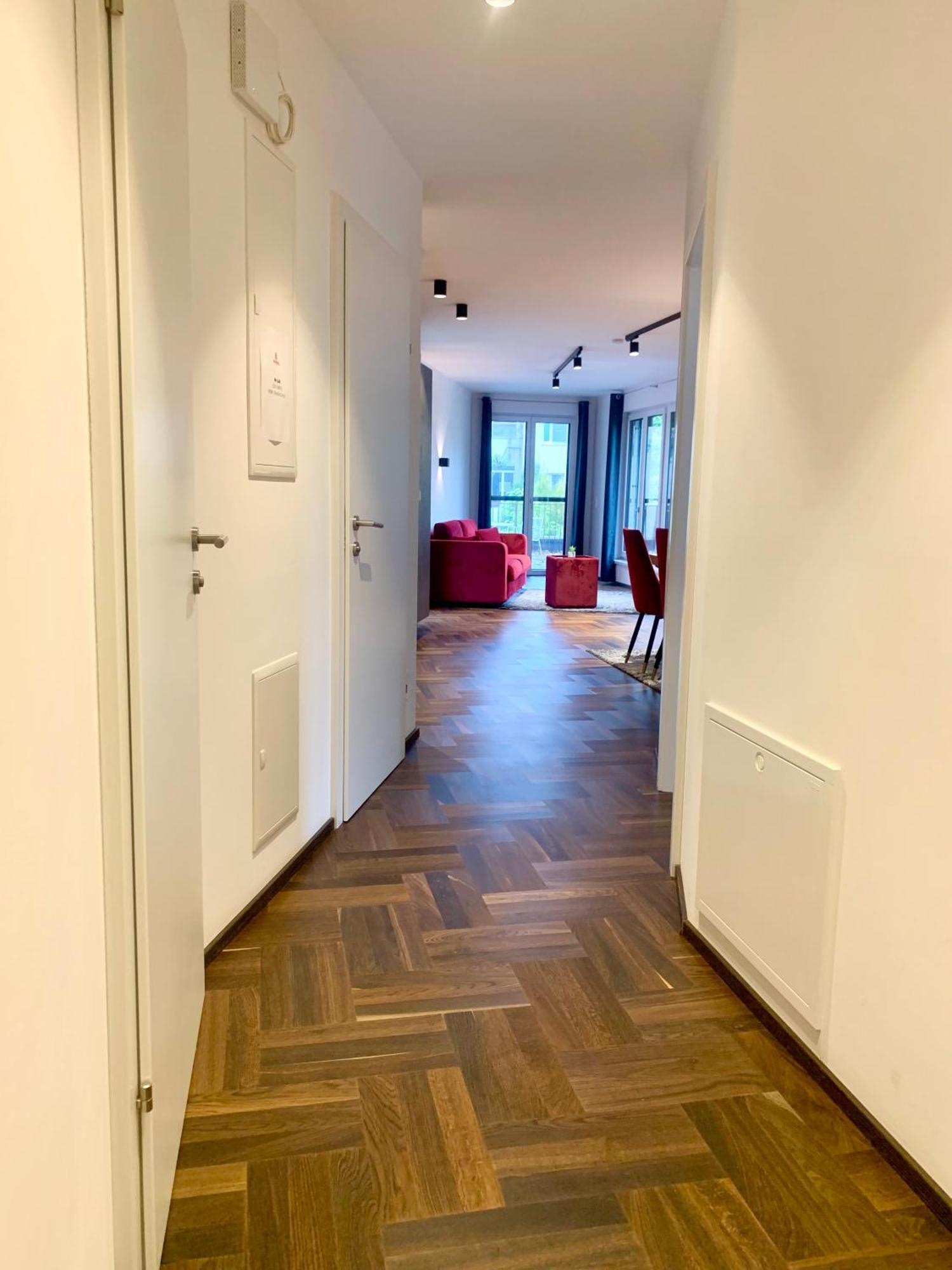 Apartment Moeblierte + Parkplatz Und Terrasse Wien