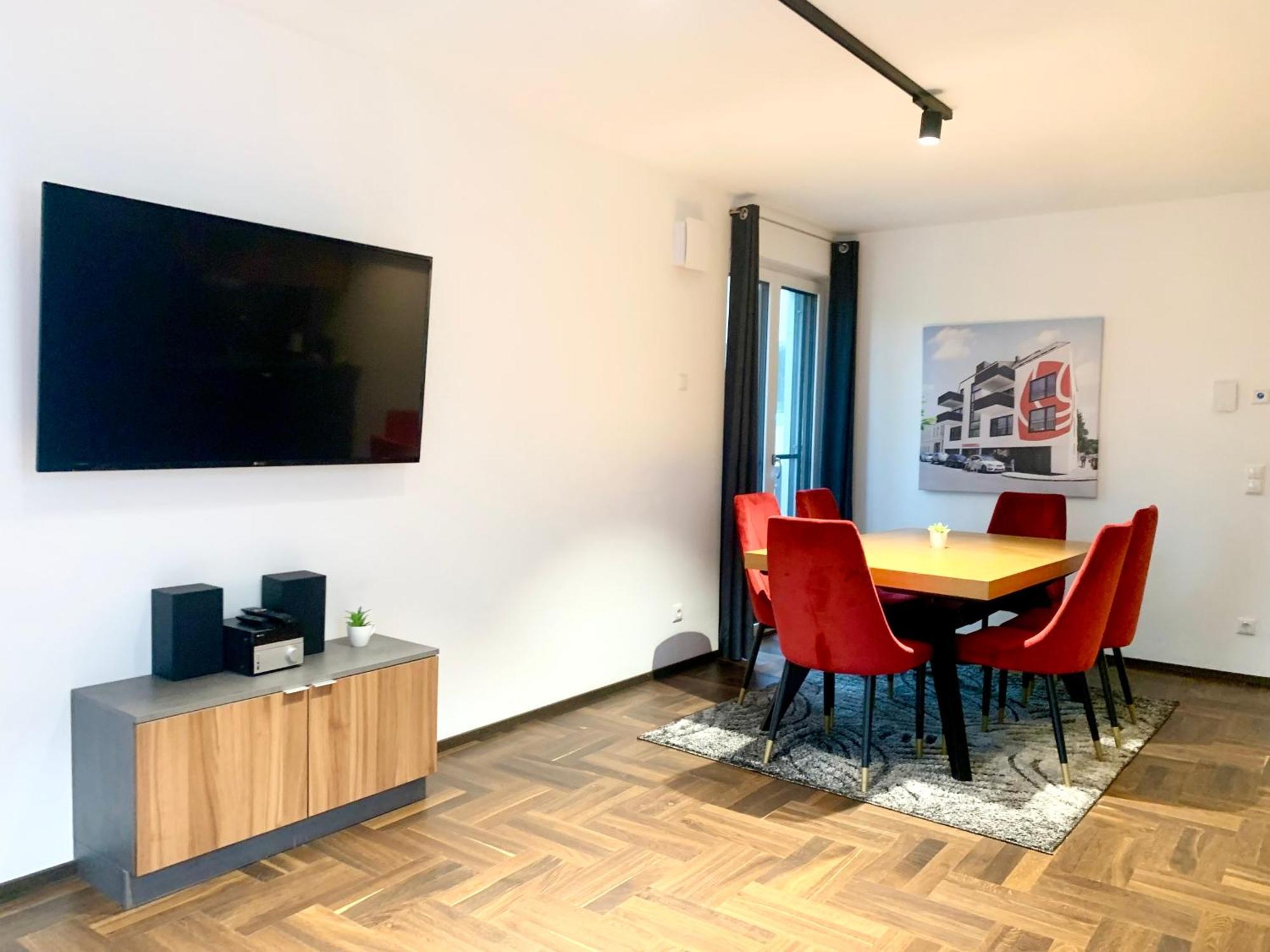 Moeblierte + Parkplatz Und Terrasse Apartment Wien