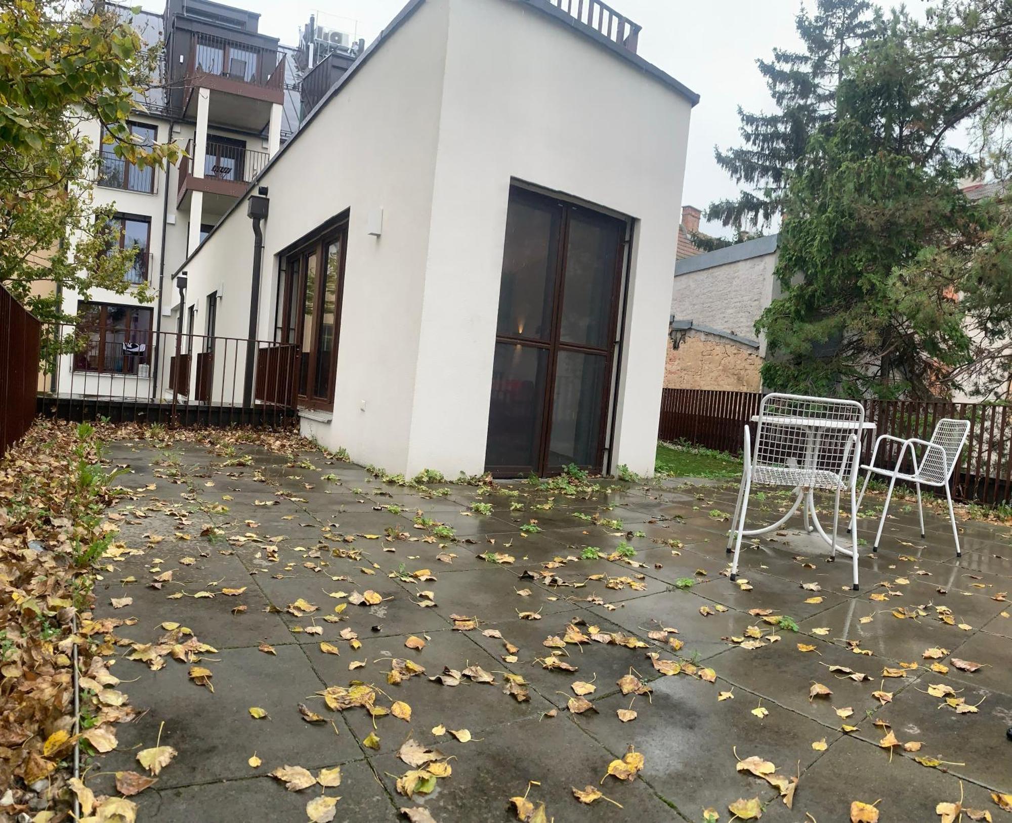 Moeblierte + Parkplatz Und Terrasse Apartment Wien
